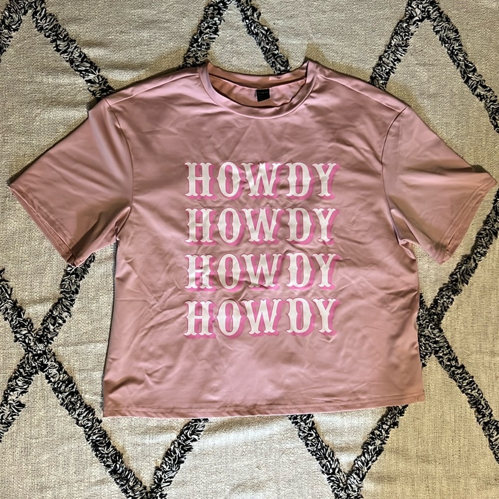 Size L Howdy pink tee